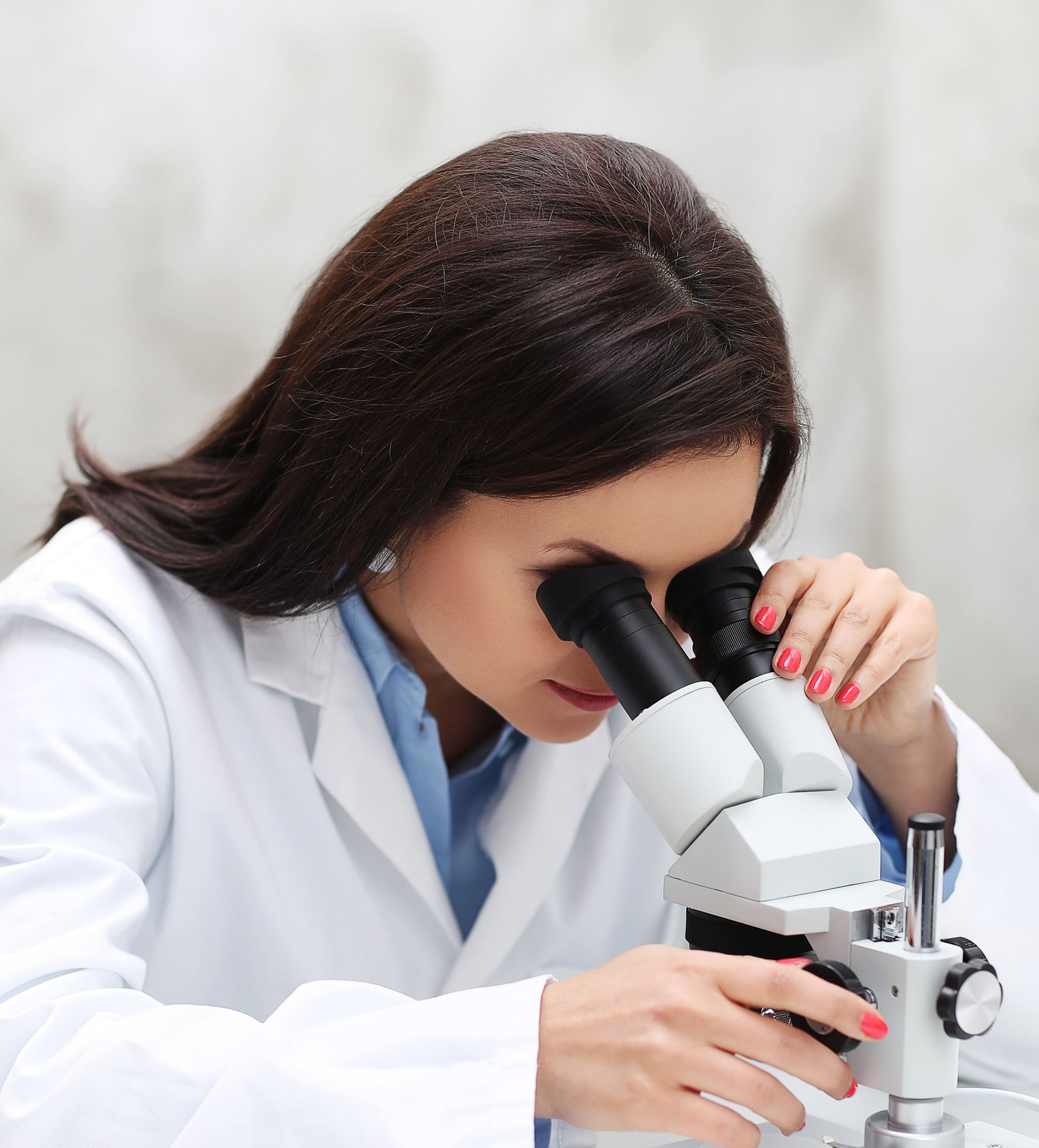 Offenbach sección quienes somos química mujer laboratorio